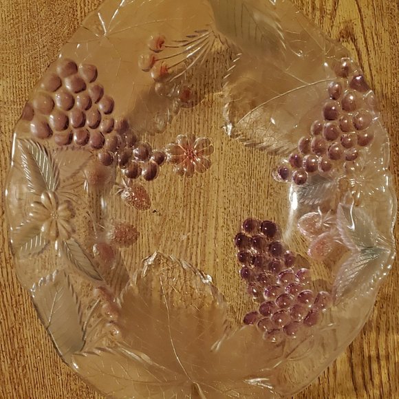 Vtg Mikasa Glass w/grapes\cherries\strawberries\leaves\flowers Everted Bowl - Picture 3 of 3